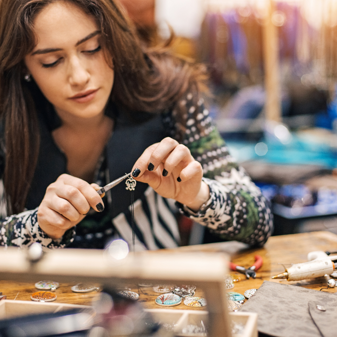 TALLER DE ARTESANÍAS Y OBJETOS DE DECORACIÓN