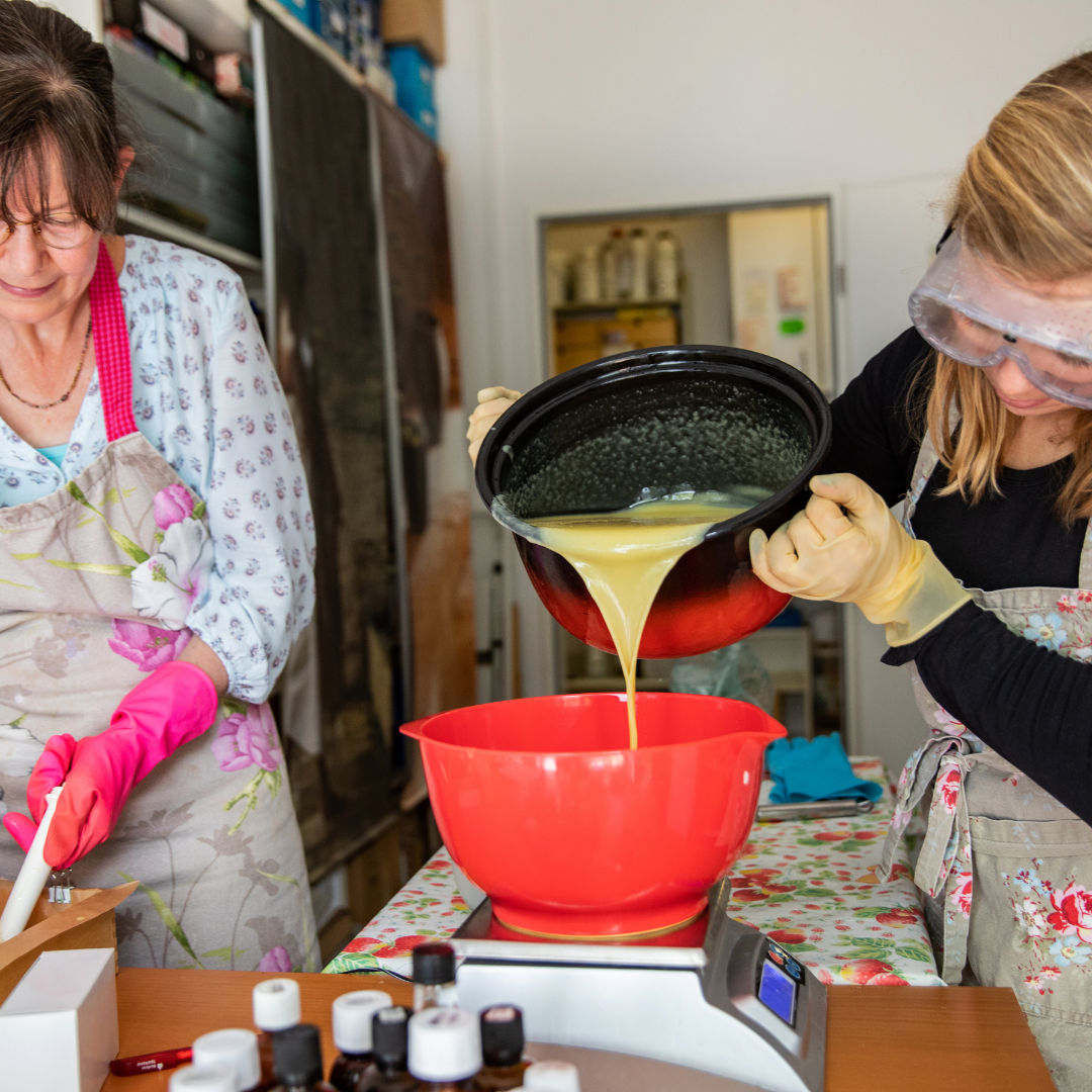 TALLER DE ARTESANÍAS Y OBJETOS DE DECORACIÓN