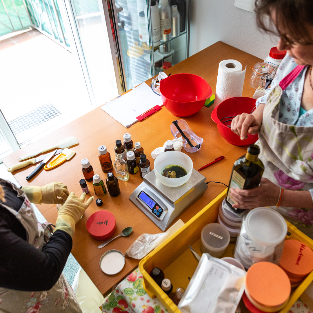 TALLER DE ARTESANÍAS Y OBJETOS DE DECORACIÓN